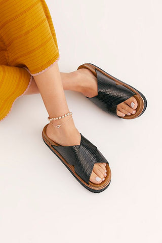 SIDELINES FOOTBED SANDAL