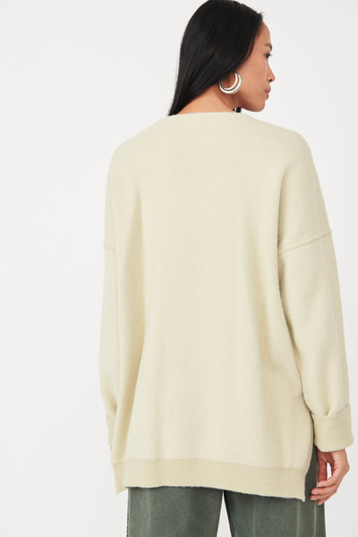 SWEATER WEATHER V NECK