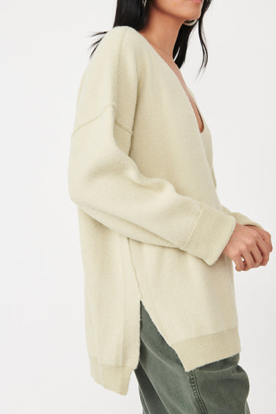 SWEATER WEATHER V NECK