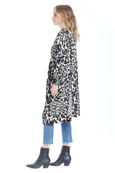 NIKKI ROBE