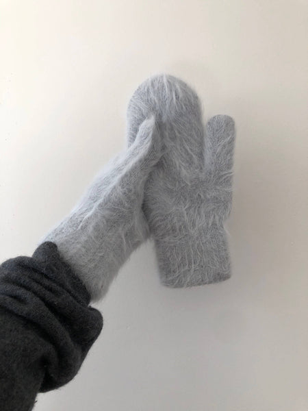 FLUFFY ANGORA MITTENS - neutral: Mushroom