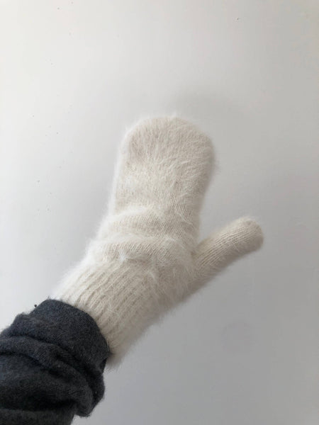 FLUFFY ANGORA MITTENS - neutral: Mushroom