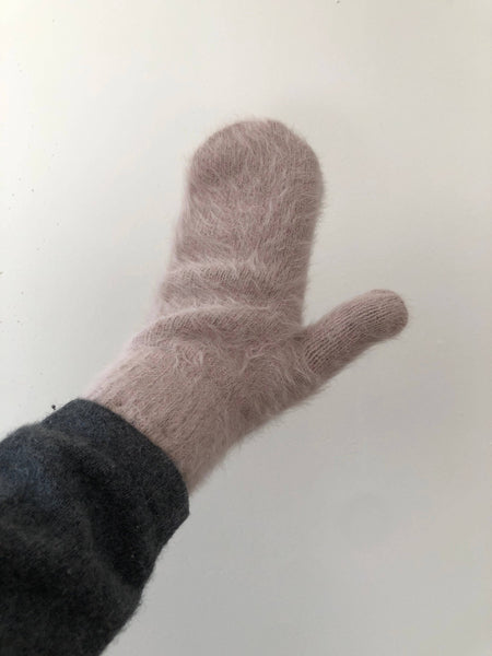 FLUFFY ANGORA MITTENS - neutral: Mushroom