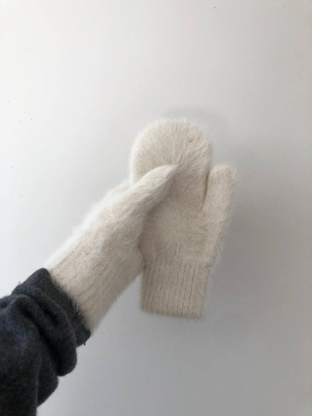 FLUFFY ANGORA MITTENS - neutral: Mushroom