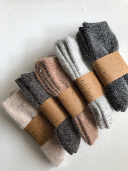 FLUFFY ANGORA SOCKS - NEUTRAL: Dark gray