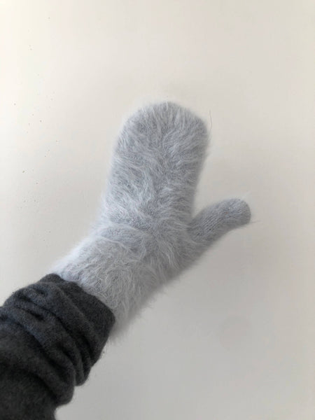 FLUFFY ANGORA MITTENS - neutral: Mushroom